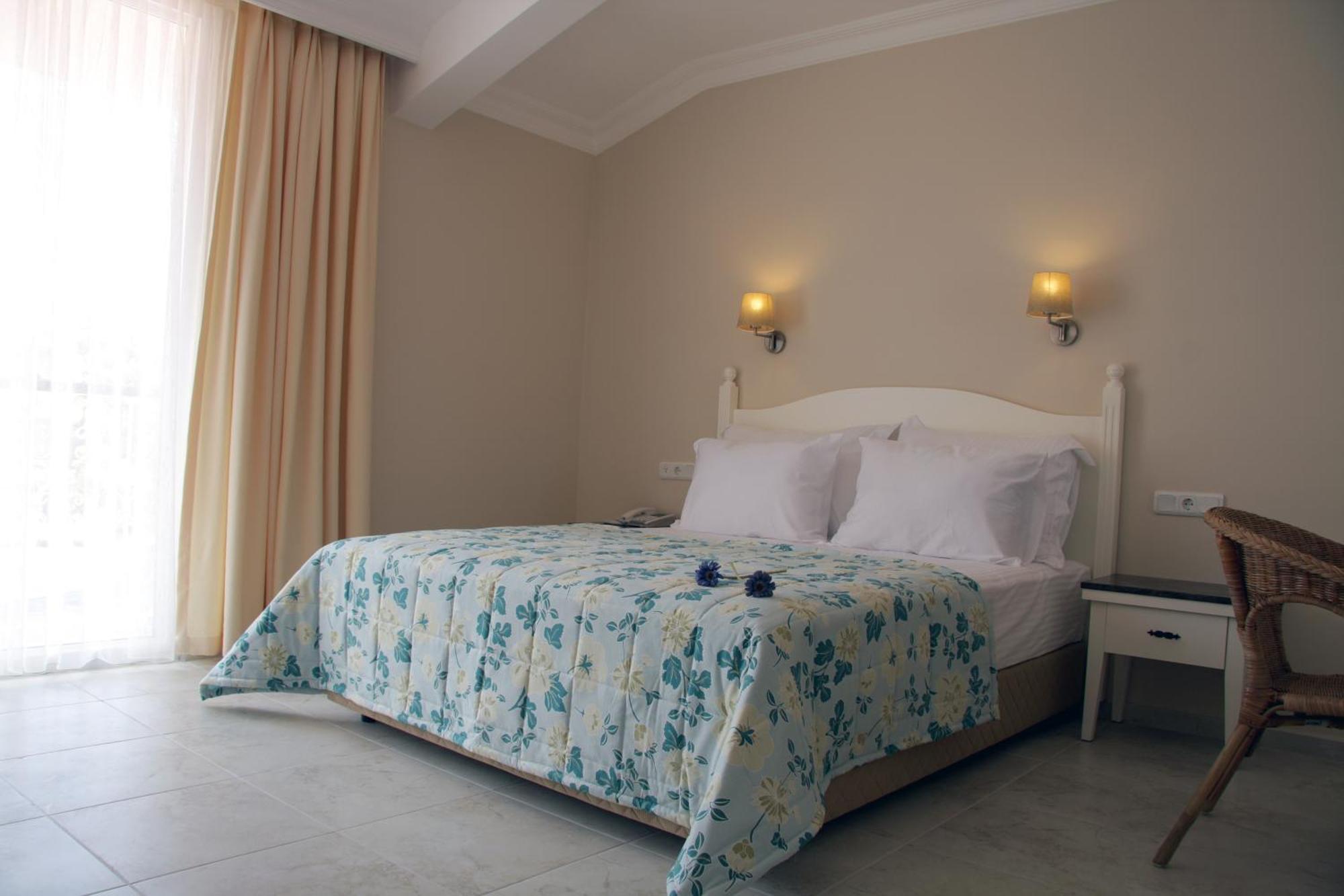 The Blue Lagoon Deluxe Hotel Ölüdeniz Esterno foto